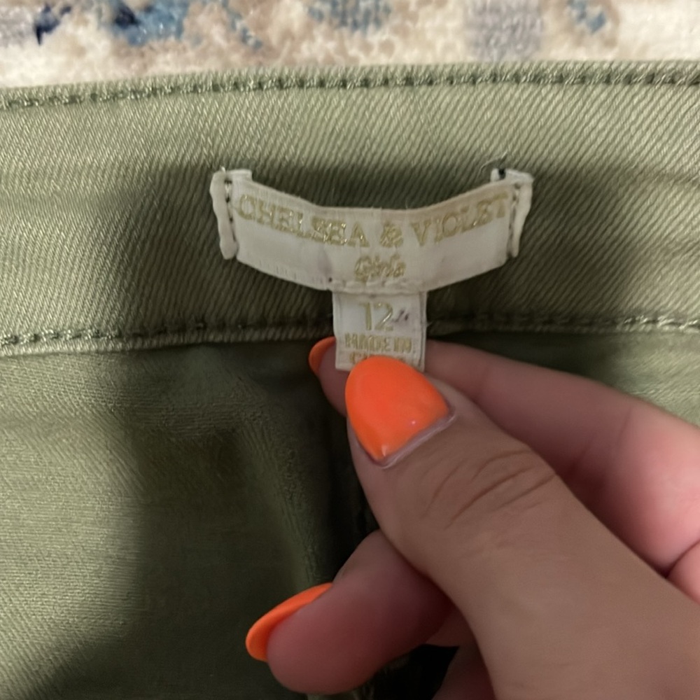 Olive green buckle flared jeans with no holes - Picture 3 of 4